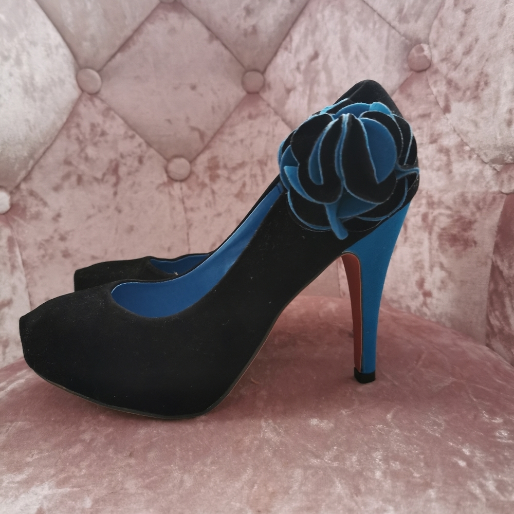 Heels - Picture 2 of 4